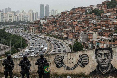 Ilustração de soldados armados em região urbana -  (crédito: imagem gerada por inteligência artificial)