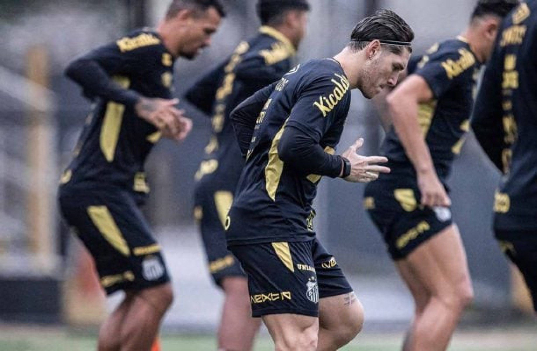 Santos se reapresenta e inicia preparação para o clássico