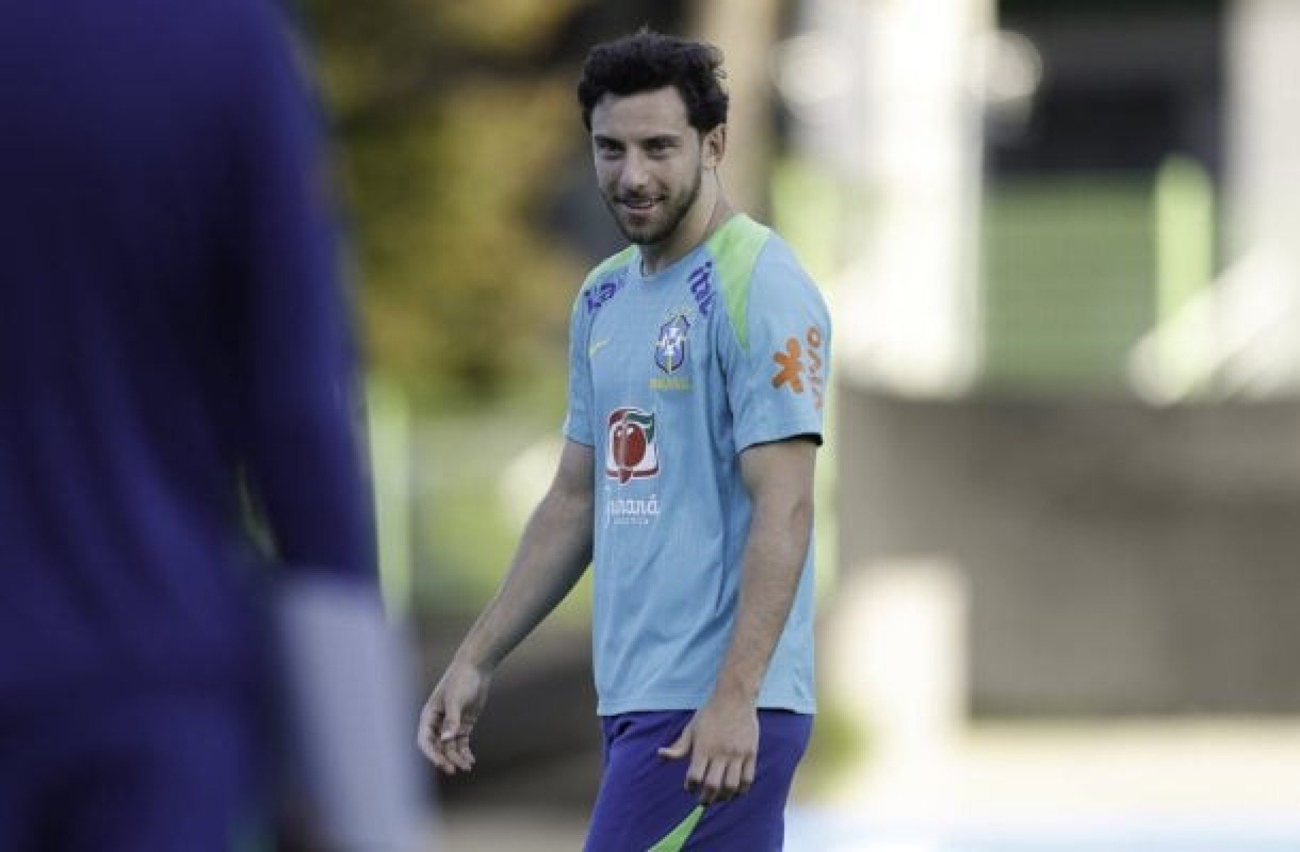 Carlos Augusto comenta disputa por posição e celebra retorno à Seleção