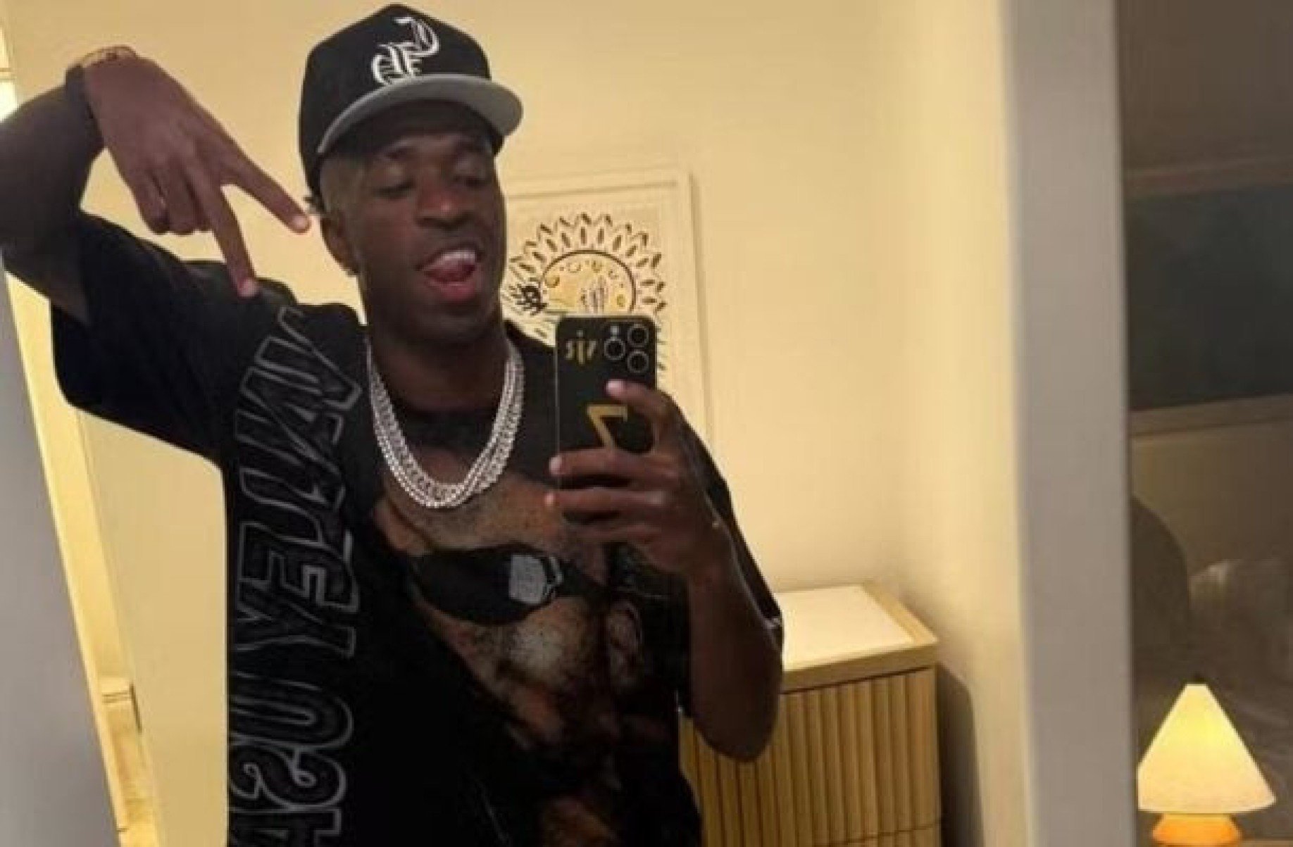 Modelo expõe comportamento “maníaco” e “egocentrista” de Vini Jr em affair