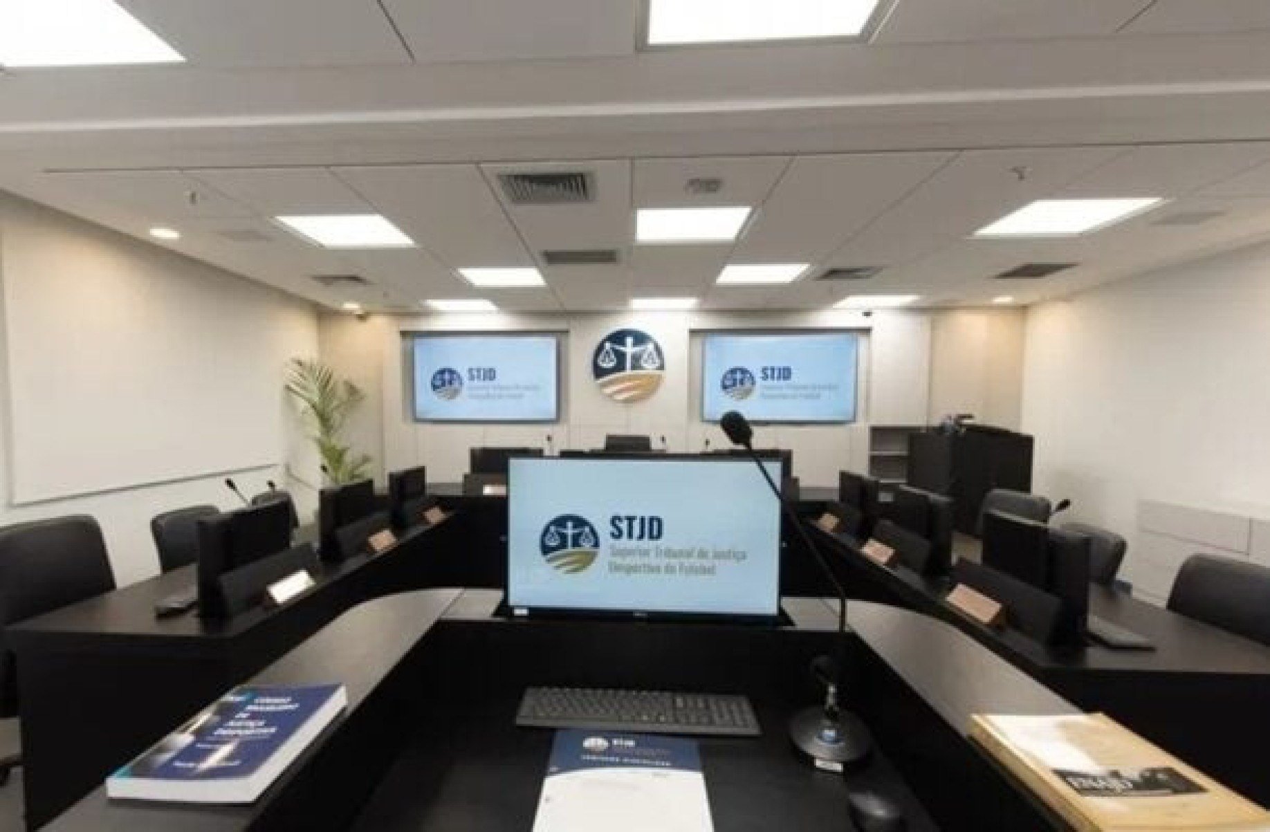 STJD aceita pedido do Grêmio e pode anular cartões de Marlon e Kannemann