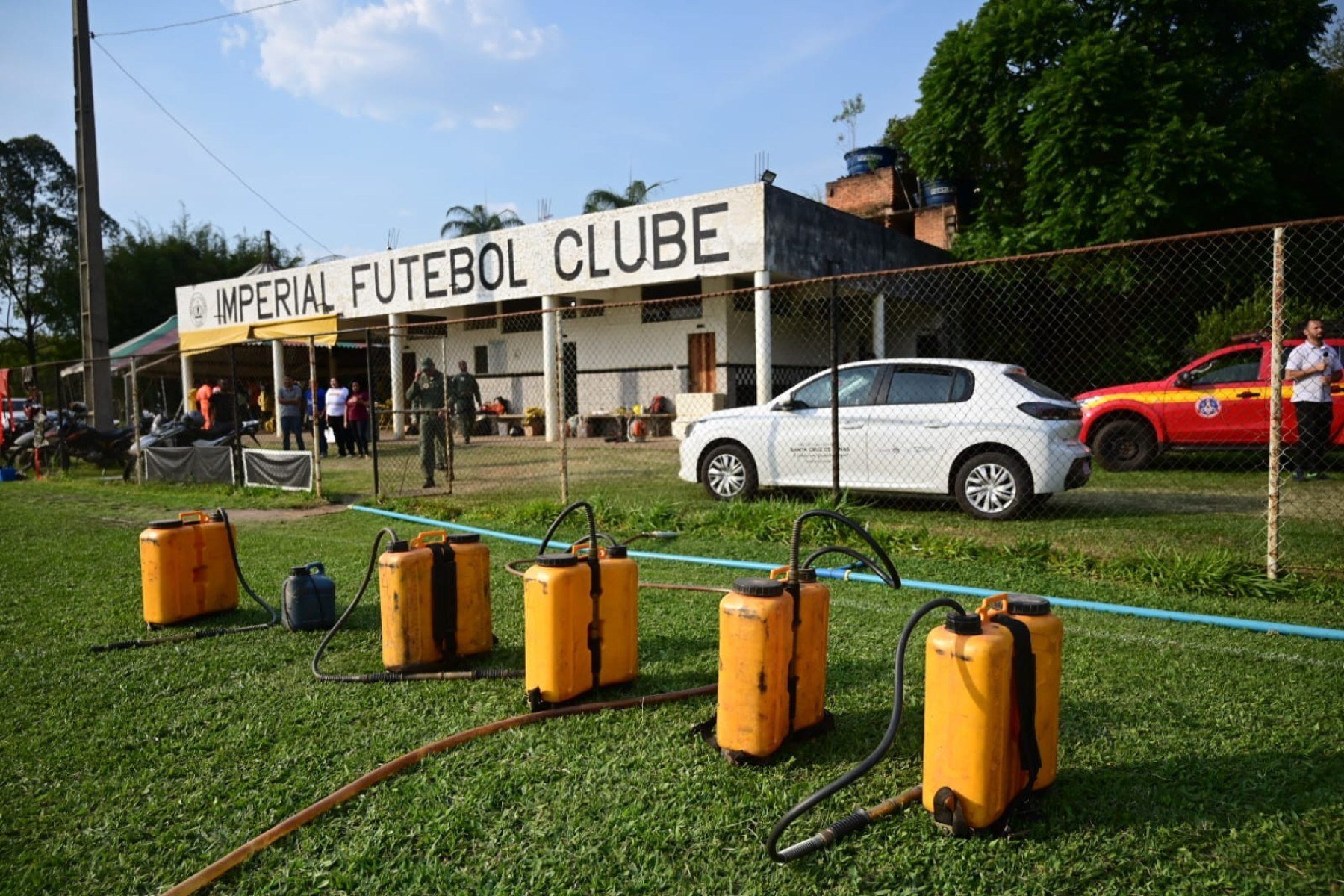 A preocupação maior dos bombeiros é tentar evitar que o fogo alcance outras áreas da serra
