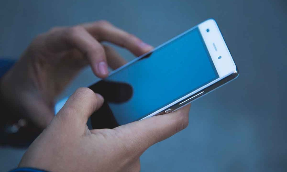 Quem usa celular precisa entender que ligar ou mandar mensagens a qualquer hora do dia ou da noite para alguém não é uma boa pedida, é preciso ter bom senso
- (crédito: PIXABAY/REPRODUÇÃO) Quem usa celular precisa entender que ligar ou mandar mensagens a qualquer hora do dia ou da noite para alguém não é uma boa pedida, é preciso ter bom senso
- (crédito: PIXABAY/REPRODUÇÃO)
