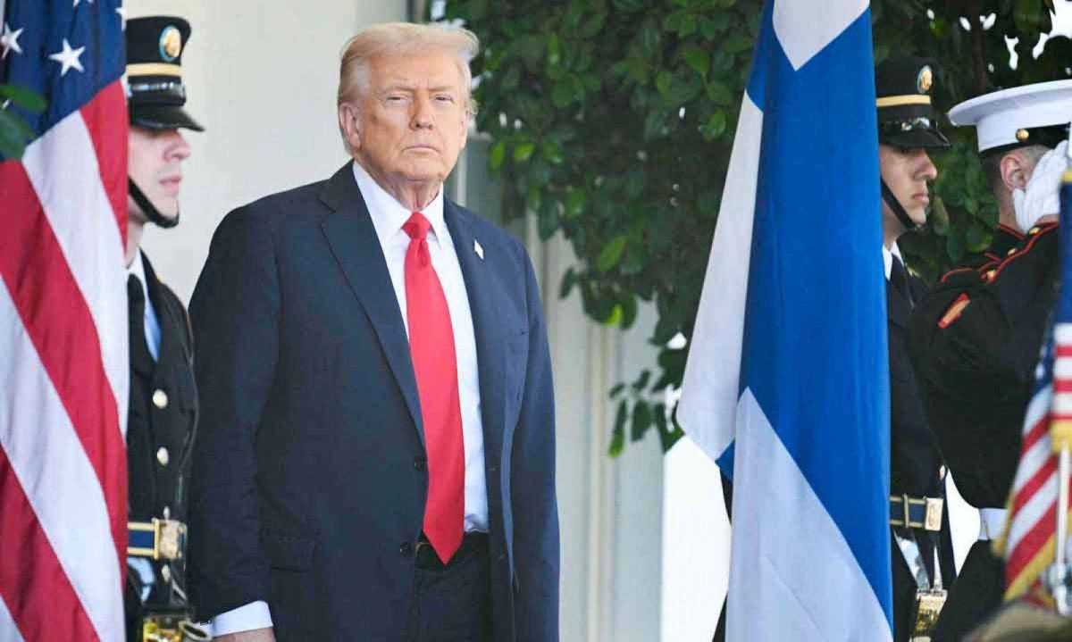 Trump emerge como o grande protagonista. Regeu negociações no Egito, Catar e Turquia, convertendo o poder de coerção norte-americano em instrumento de diplomacia relâmpago - (crédito: Jim Watson/AFP) Trump emerge como o grande protagonista. Regeu negociações no Egito, Catar e Turquia, convertendo o poder de coerção norte-americano em instrumento de diplomacia relâmpago - (crédito: Jim Watson/AFP)