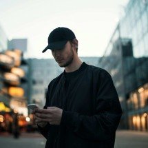 App de vídeos remove 3,5 mi de conteúdos no Brasil em 2025 - DINO