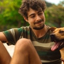 Ao escolher o Caramelo como protagonista, o filme estabelece uma conexão emocional imediata com a audiência -  (crédito:  Divulgação/Vans Bumbeers/Netflix)