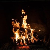 Aconchego das lareiras no tempo frio, com charme na decoração - Imagem de StockSnap por Pixabay