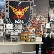 Polícia Militar contabilizou 33 barras de maconha e outras 51 de cocaína -  (crédito: PMMG)