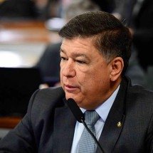 Viana cobra "justiça igual para todos", após prisão de Bolsonaro