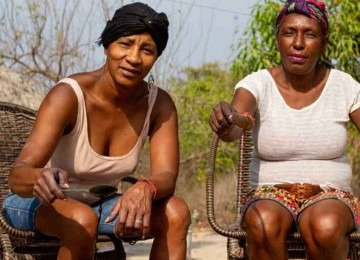 No sábado, será exibido o filme "Meada cor kalunga", que retrata o preparo artesanal de meadas e tingimentos no Quilombo Vão de Almas
 -  (crédito: Ana Luiza Reis/Divulgação)