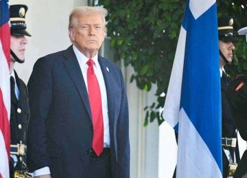 Trump emerge como o grande protagonista. Regeu negociações no Egito, Catar e Turquia, convertendo o poder de coerção norte-americano em instrumento de diplomacia relâmpago -  (crédito: Jim Watson/AFP)