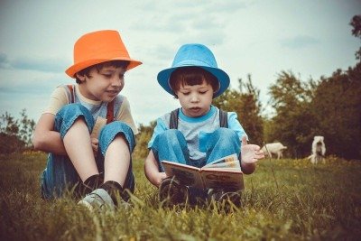 Falar de dinheiro com crianças não é algo fácil. Mas é necessário. E quanto mais cedo a criança tiver consciência do valor do dinheiro, mais facilmente ela aprenderá a usar a mesada com correção. E saberá valorizar o esforço da família na hora de abastecer a casa e presentear os filhos.  -  (crédito: Imagem de Victoria por Pixabay)