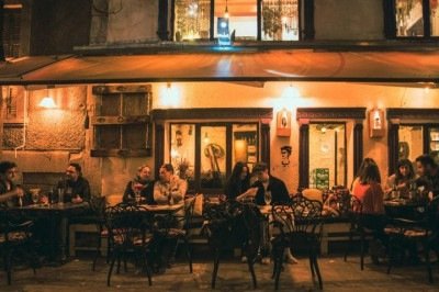 Uma seleção feita pela revista britânica 'Time Out' elegeu os bairros mais 'descolados' do mundo em 2025. -  (crédito: Parastoo Maleki/Unsplash)