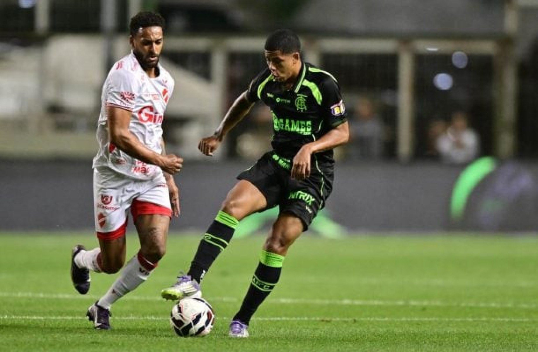 Com um a menos, Vila Nova segura empate fora de casa com América-MG