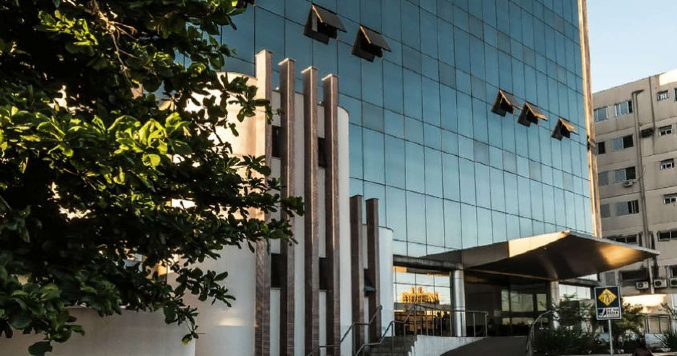 Hospitais de câncer superam crises com solidariedade - DINO