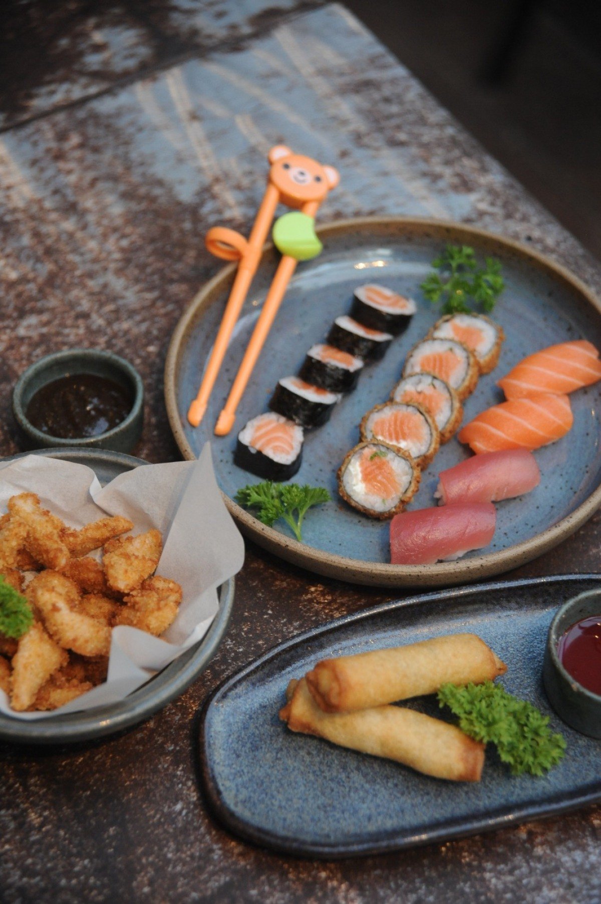 Junto com o combinado infantil, o restaurante oferece um hashi de ursinho para entreter as crianças