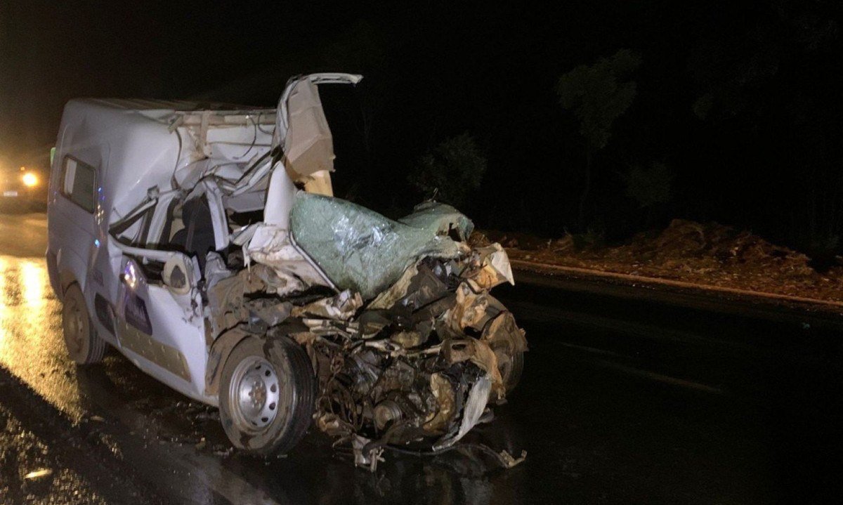 Acidente aconteceu na BR-251, em Unaí -  (crédito: CBMMG/Reprodução)