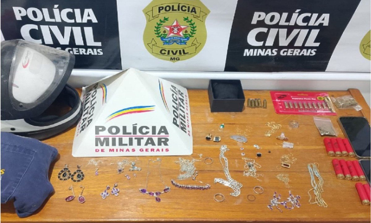 Parte das jóias roubadas e que foram recuperadas pela polícia -  (crédito: PCMG)