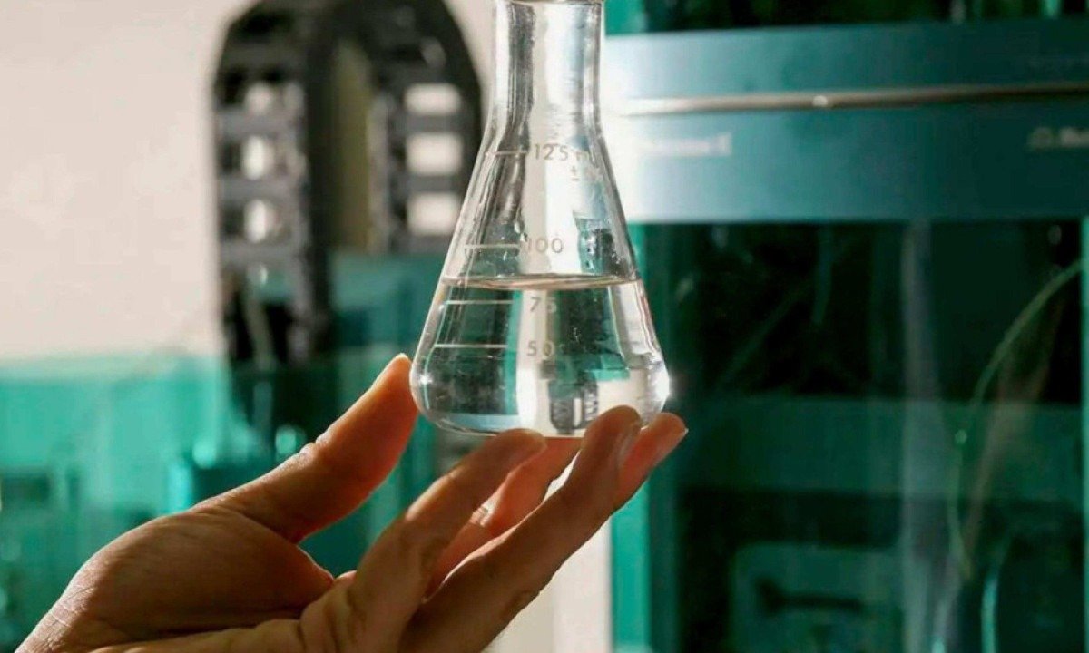 Genial/Quaest: 52% culpam crime organizado por metanol e 25% têm medo de beber -  (crédito: Platobr Politica)