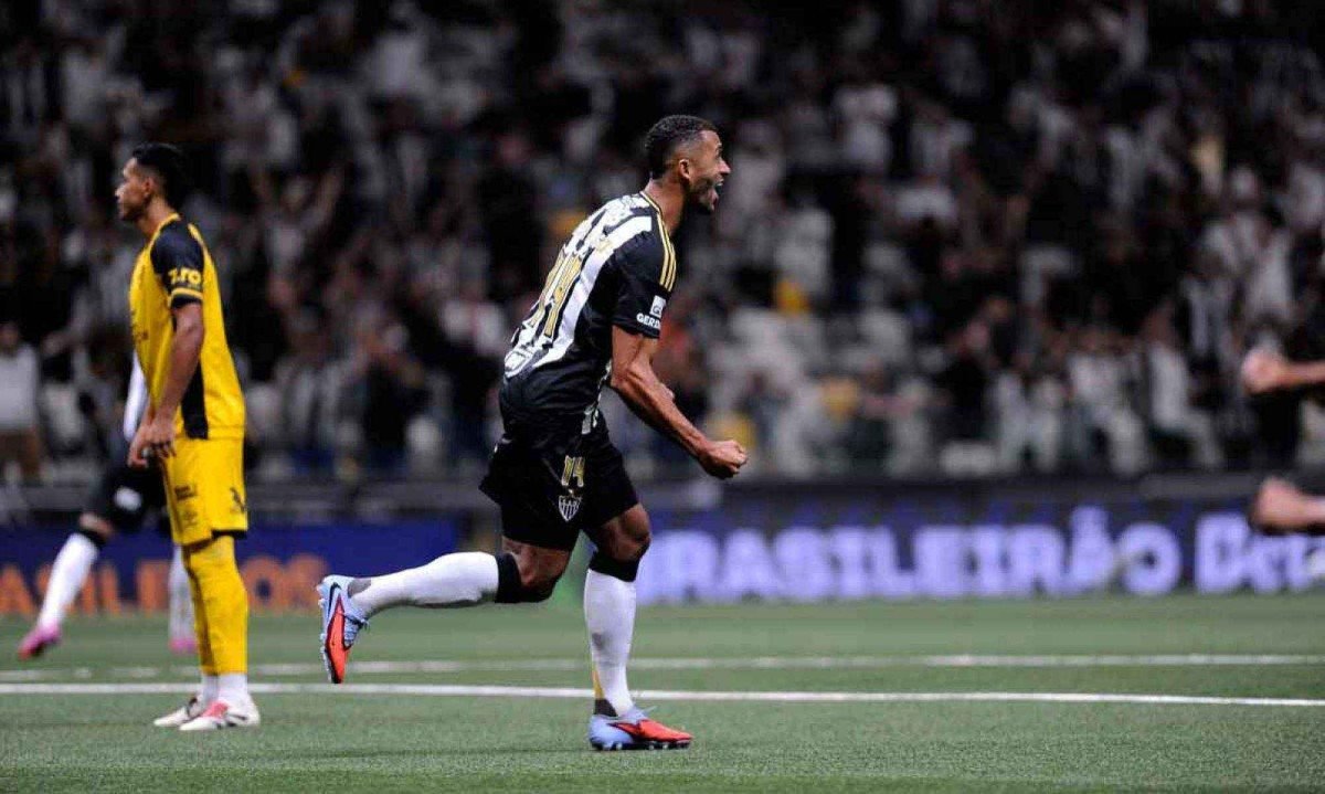 O zagueiro Vítor Hugo mostrou faro de artilheiro mais uma vez ao abrir o caminho da vitória do Galo sobre o Sport, na Arena MRV, em jogo adiado da 14ª rodada do Brasileiro -  (crédito: Alexandre Guzanshe/EM/D.A. Press)