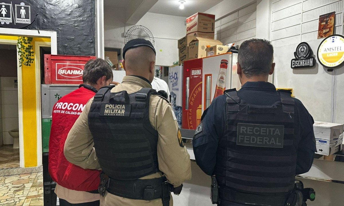 A operação contou com agentes da Polícia Militar, Procon, Vigilância Santitária e Receita Federal -  (crédito: Divulgação/PMMG)
