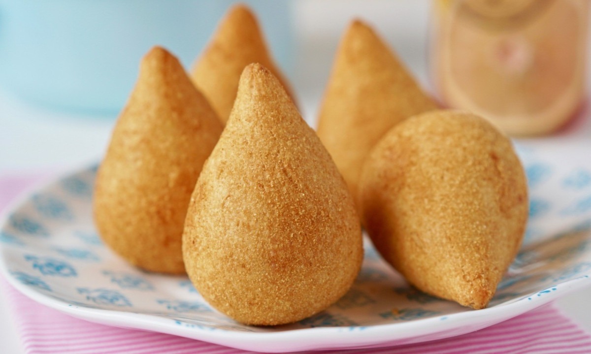 Afinal, ao falar do 'gosto' da coxinha, estamos falando sobre uma experiência? Ou sobre uma percepção química? - (crédito: Internet/Reprodução) Afinal, ao falar do 'gosto' da coxinha, estamos falando sobre uma experiência? Ou sobre uma percepção química? - (crédito: Internet/Reprodução)