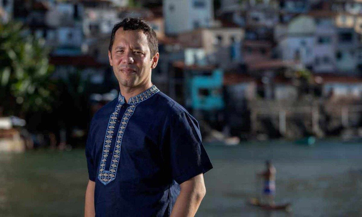 Itamar Vieira Junior observa que a trajetória de suas personagens "continua seguindo até a Baía de Todos os Santos, que foi onde tudo começou" -  (crédito: uendel galter/divulgação)