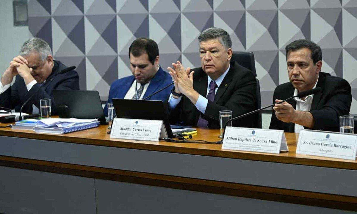 Carlos Viana na CPMI que apura descontos ilegais nas aposentadorias: em busca de respostas -  (crédito: Carlos Moura/Agência Senado)
