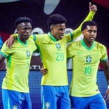 Brasil joga por música, goleia a Coreia do Sul e dá esperança ao torcedor antes da Copa
