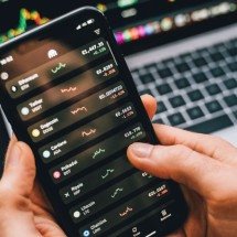 Aplicativos de câmbio ganham espaço e mudam rotina financeira no Brasil - Canva
