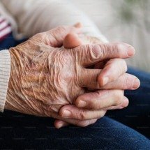 Idosa de 94 anos vítima de maus-tratos é resgatada em BH - Reprodução/Freepik