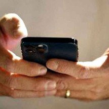 Se você receber ligações sobre assuntos profissionais em seu telefone pessoal, há maneiras gentis de se desvencilhar delas -  (crédito: George Frey/Getty Images/AFP)