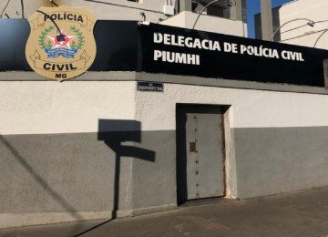 Homicídio ocorreu a 60 metros da delegacia de Piumhi -  (crédito: PMMG)