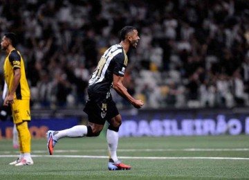 O zagueiro Vítor Hugo mostrou faro de artilheiro mais uma vez ao abrir o caminho da vitória do Galo sobre o Sport, na Arena MRV, em jogo adiado da 14ª rodada do Brasileiro -  (crédito: Alexandre Guzanshe/EM/D.A. Press)