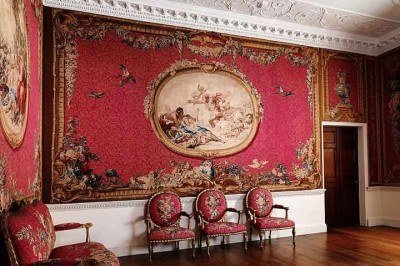 A tapeçaria é uma arte milenar presente em diversas culturas ao redor do mundo. Os tapetes variam em estilo, material e técnica de fabricação, refletindo a história e as tradições de cada povo.  -  (crédito:  Robert Adam/Wikimédia Commons)