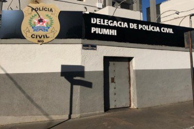 Homicídio ocorreu a 60 metros da delegacia de Piumhi -  (crédito: PMMG)