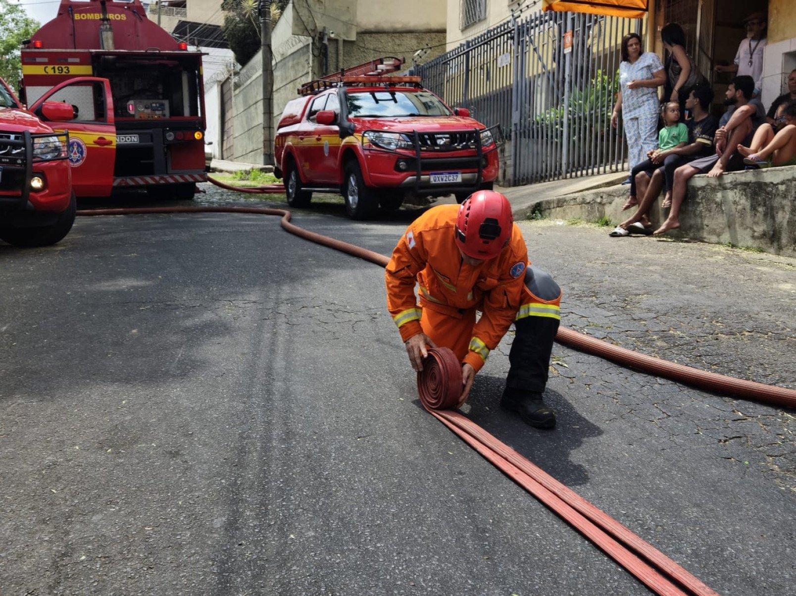 Seis viaturas atuaram no local realizando o combate às chamas-Jair Amaral/EM/D.A Press