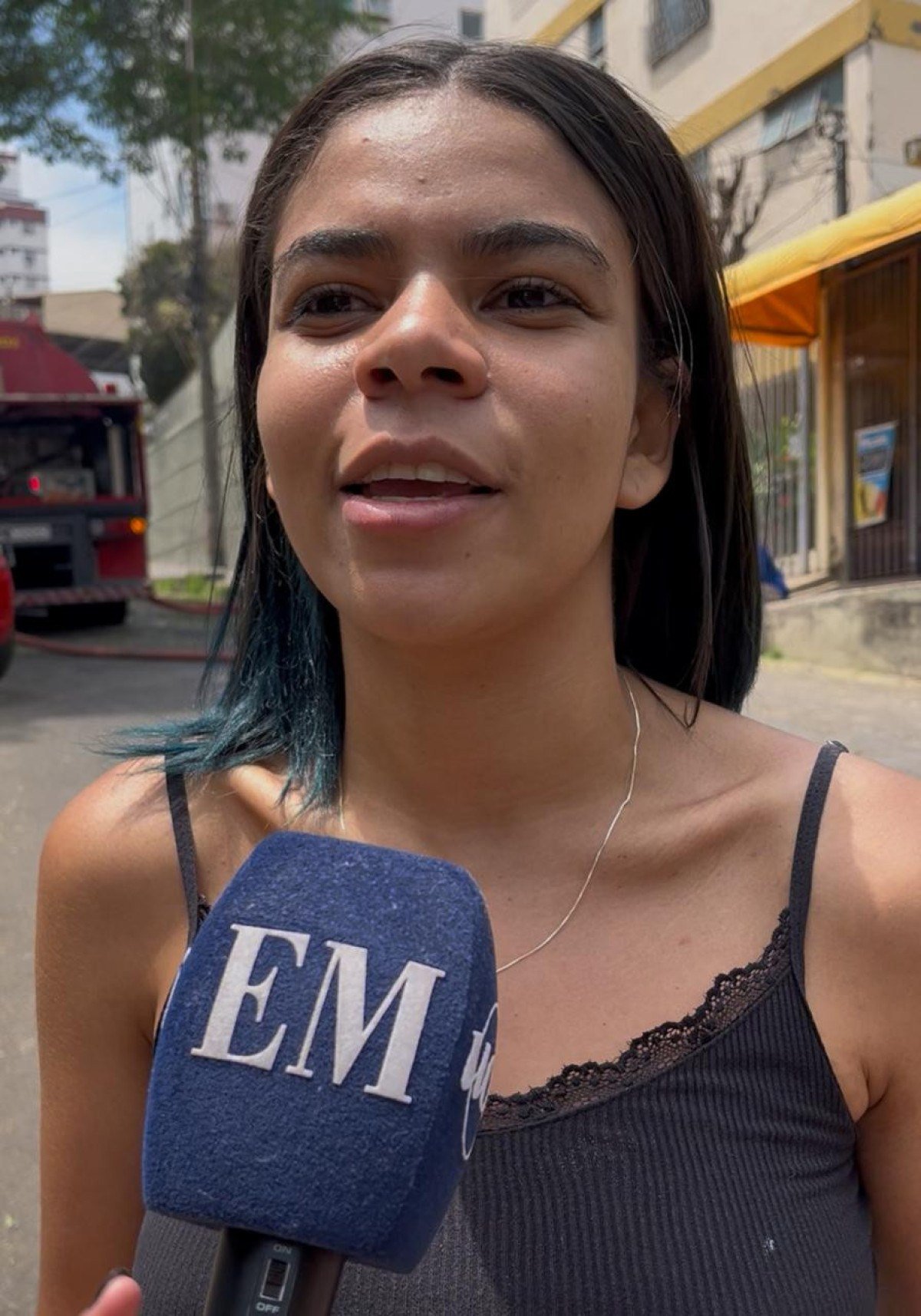 Larissa Bernardes, de 21 anos, relatou momentos de pânico ao tentar sair da casa em chamas