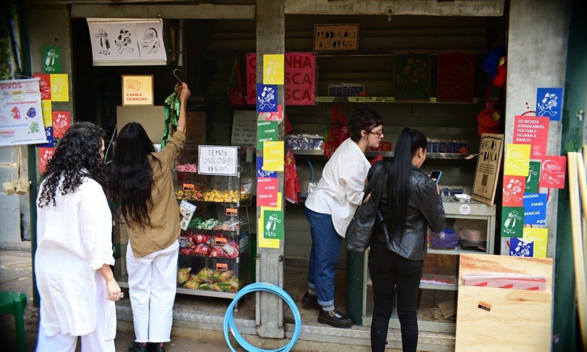 A iniciativa surgiu do desejo das amigas e educadoras Thais de Azevedo e Isabela Righi em ter um lugar de convivência, criação e experimentação da cidade com crianças