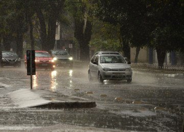 Belo Horizonte está em alerta de possibilidade de pancadas de chuva até a manhã deste domingo (12/10) -  (crédito: Túlio Santos / EM / D.A Press)