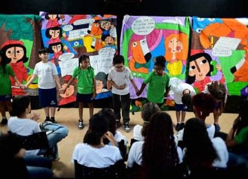 No palco e na plateia, estudantes da Escola Municipal Professora Maria Mazarello, em BH, dão exemplo de respeito aos colegas e dedicação aos estudos -  (crédito:  LEANDRO COURI/EM/D,A PRESS)