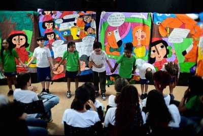 No palco e na plateia, estudantes da Escola Municipal Professora Maria Mazarello, em BH, dão exemplo de respeito aos colegas e dedicação aos estudos -  (crédito:  LEANDRO COURI/EM/D,A PRESS)