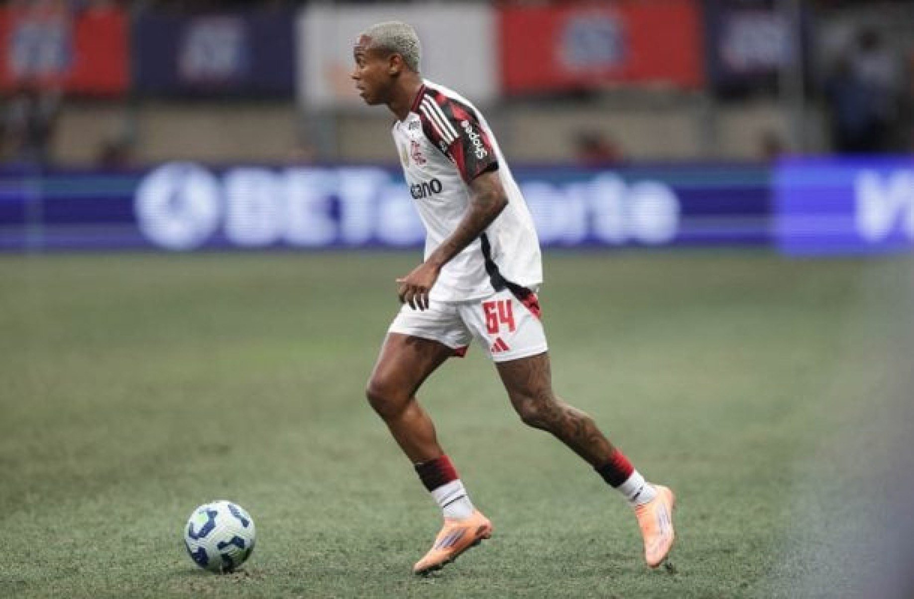 Gilberto dá fortes declarações sobre Wallace Yan, do Flamengo