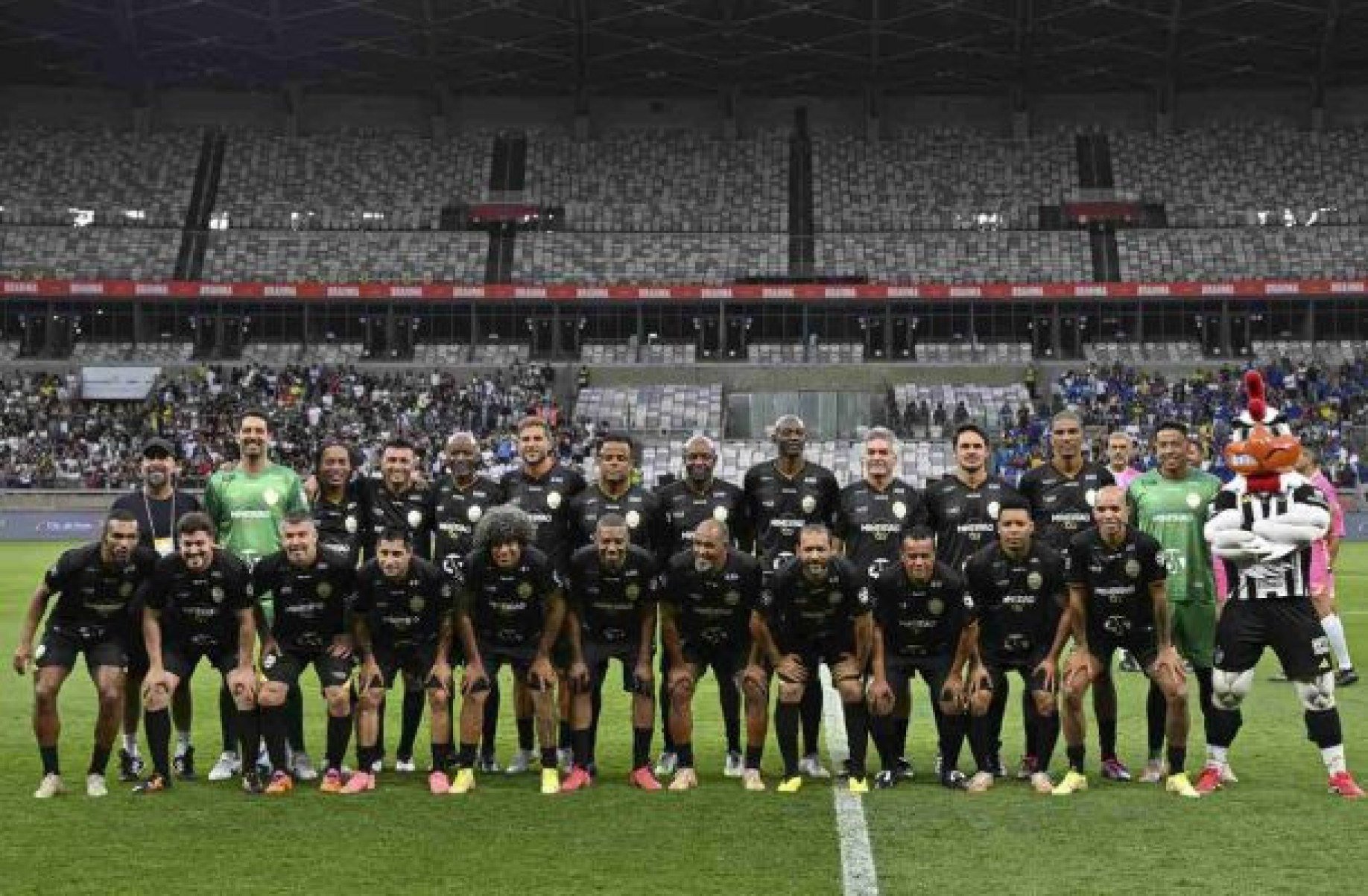 Ronaldinho Gaúcho se diverte com o VAR, dá dicas aos jovens e revela se quer ser técnico