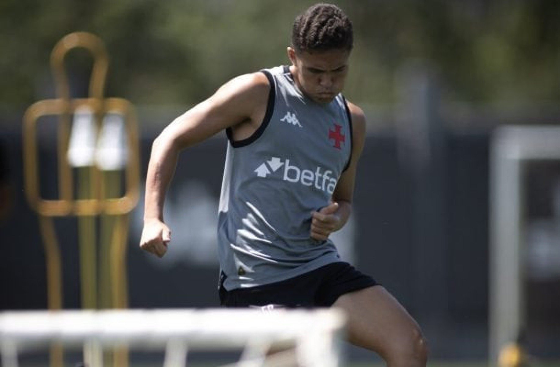 Vasco informa lesão de lateral-direito