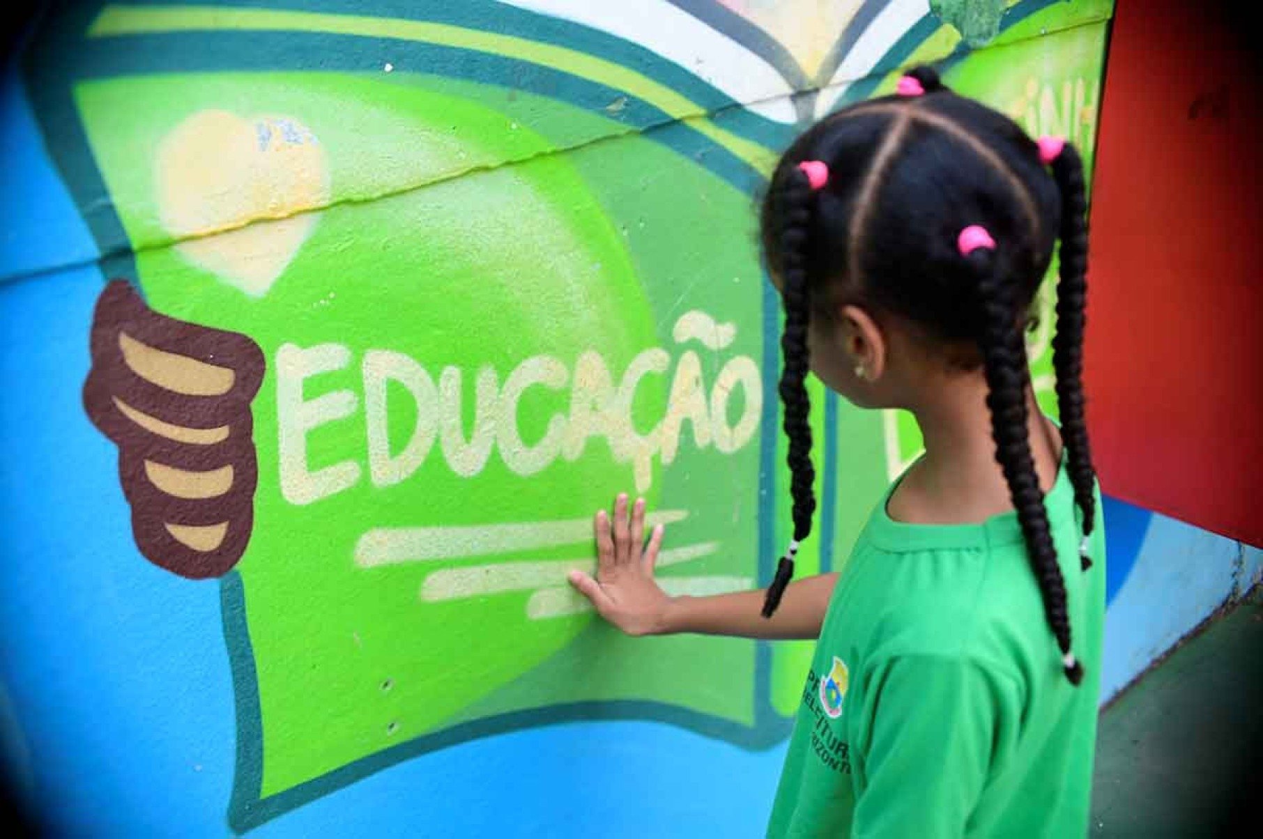 Nas mãos da aluna, a educação que transforma o hoje e o amanhã