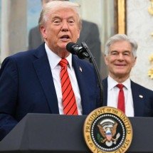 Que persona Trump adotará em seguida? De homem cordial, ou dominador imperialista, distribuindo sanções, tarifas escorchantes e empurrões? -  (crédito: SAUL LOEB/AFP)