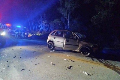 Acidente envolveu três veículos, sendo dois Corsas e um Onix, veículo que teve uma vítima -  (crédito: CBMMG/Reprodução)