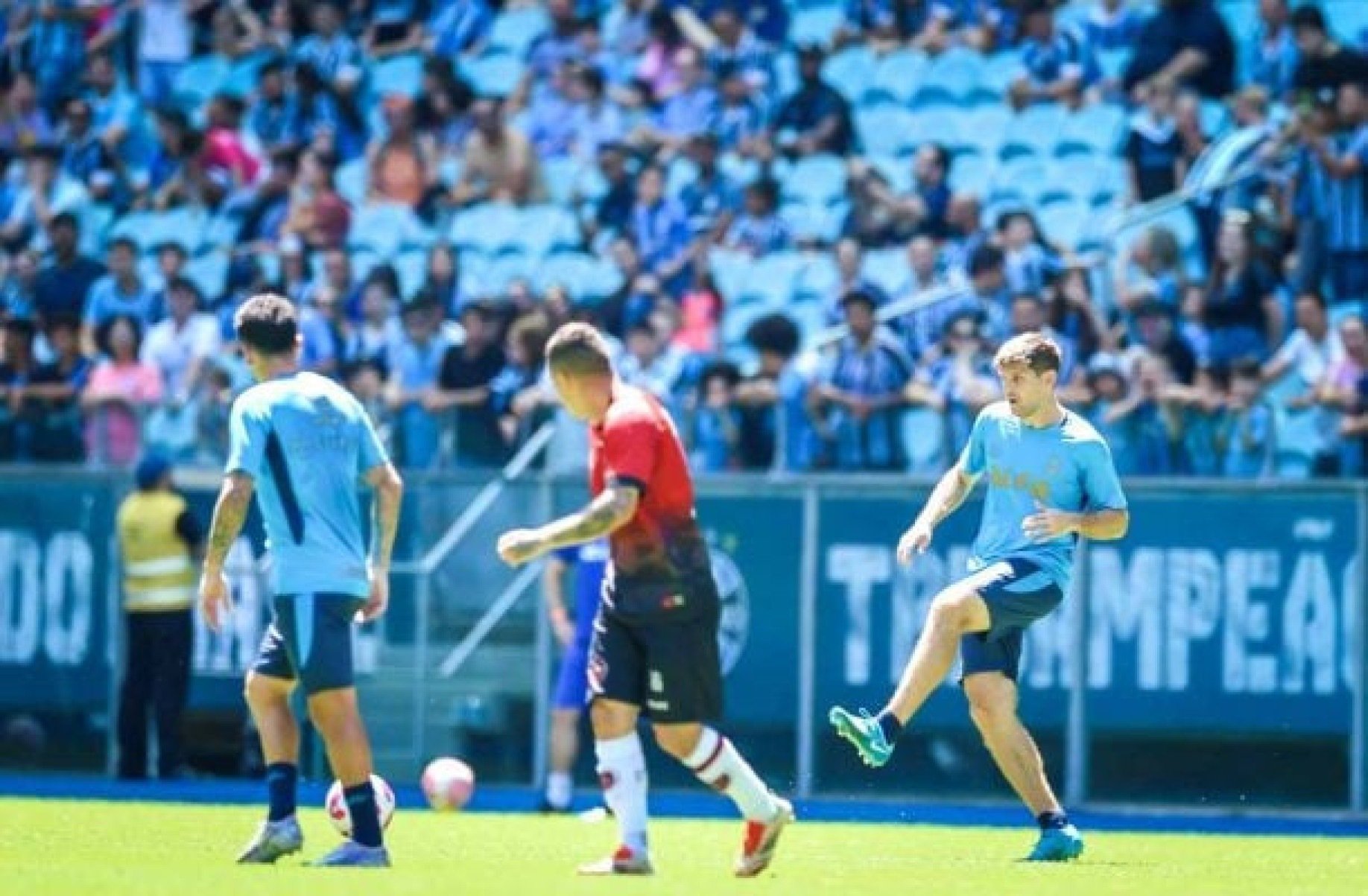 Com 14 mil presentes na Arena, jogo-treino do Grêmio tem goleada e notícias animadoras