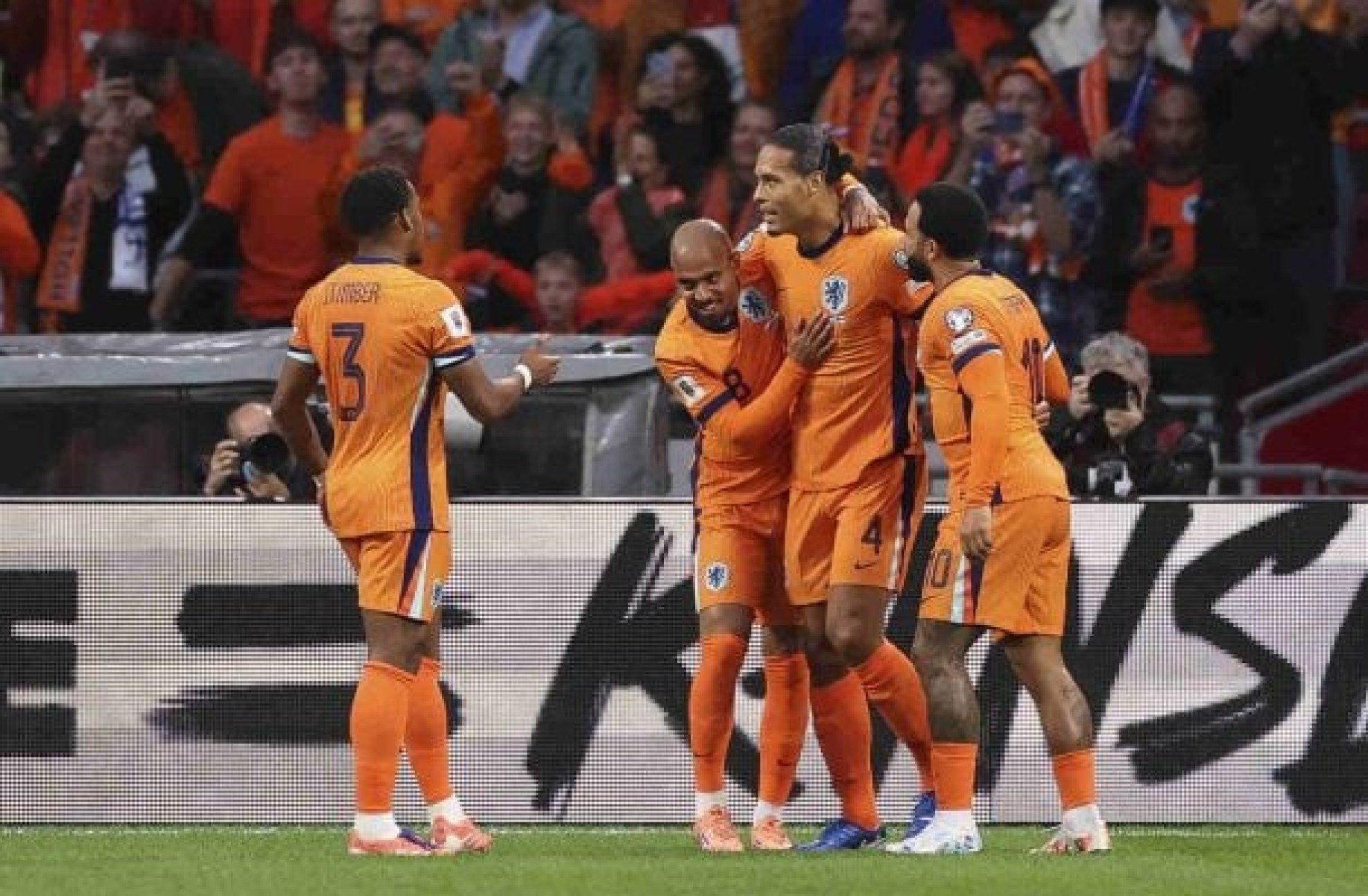 Memphis Depay em dia de gala na vitória da Holanda sobre a Finlândia